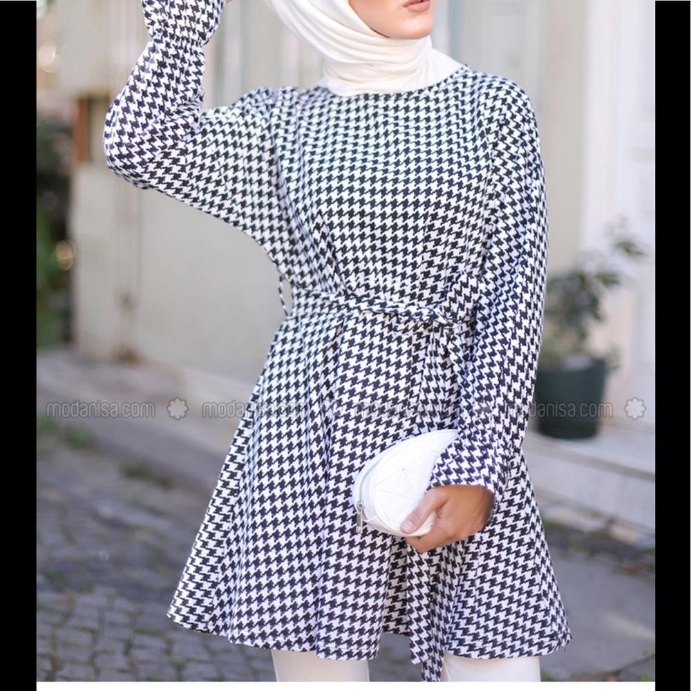 Modanisa Tofisa Black houndstooth Tunic plus size